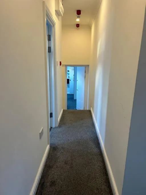카디프 Large 4 Bed, Walking Distance To Centre - Sleeps 8 아파트